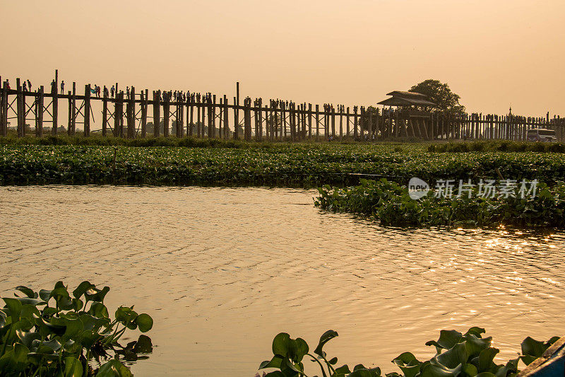 缅甸:日落时分的U Bein桥